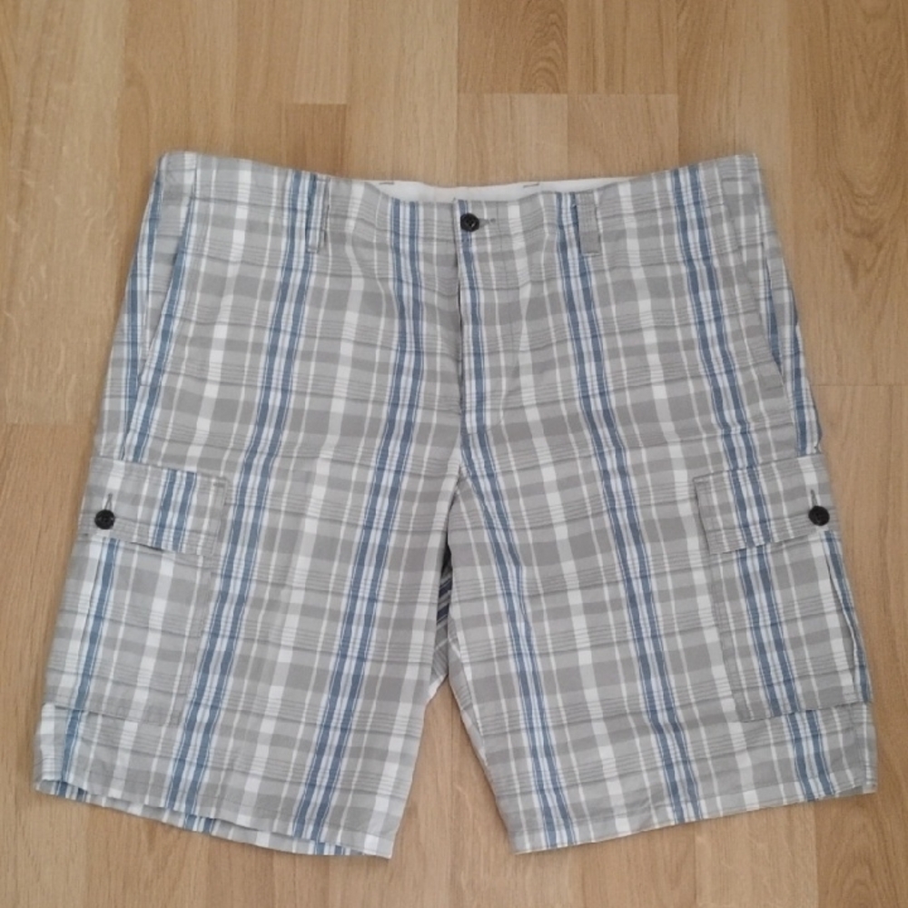 Dockers Light Gray & Blue Plaid Cargo Shorts